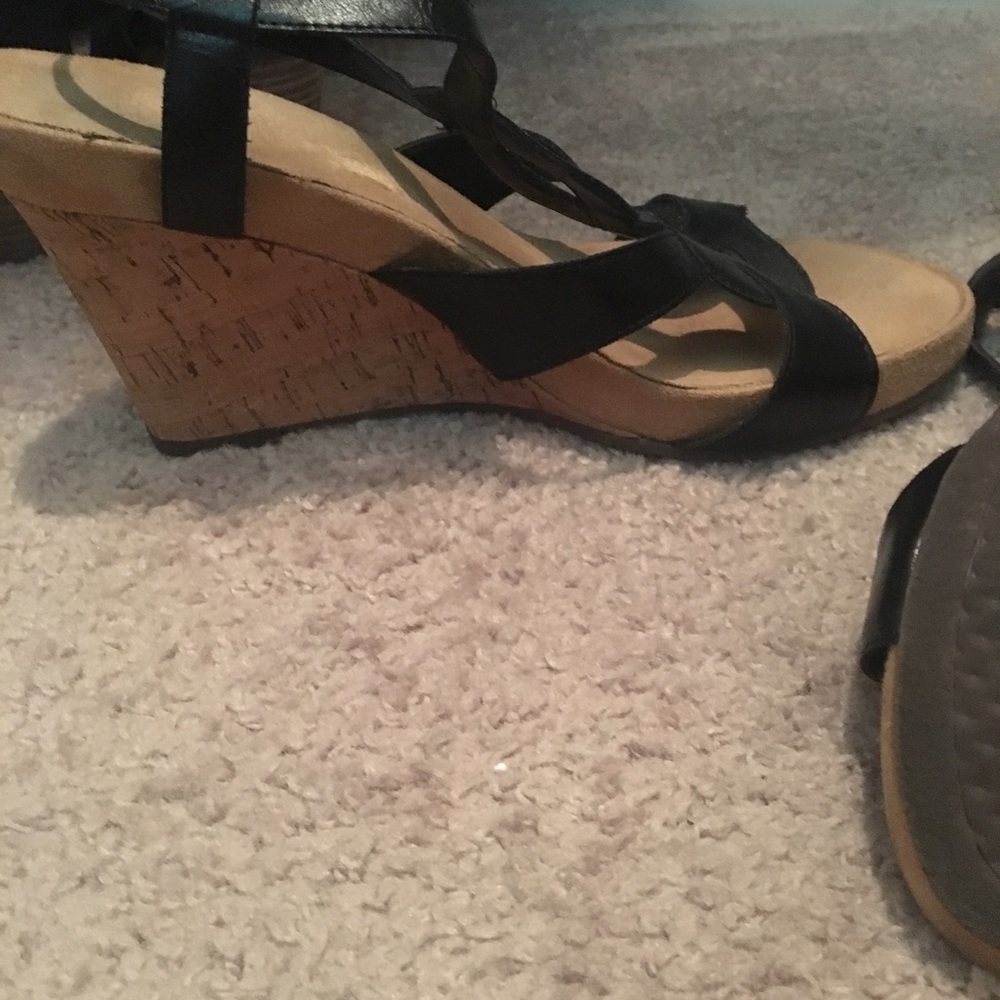 Used Size 9 Black strappy wedges